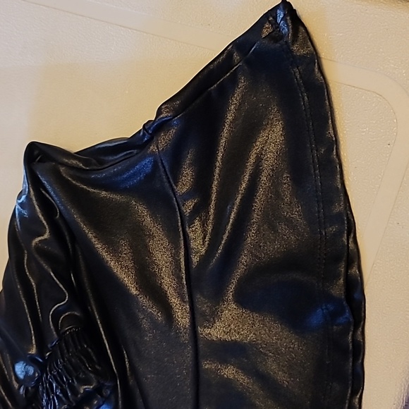 L & B wide leg shorts black faux leather szSm with ruffle - Picture 4 of 11